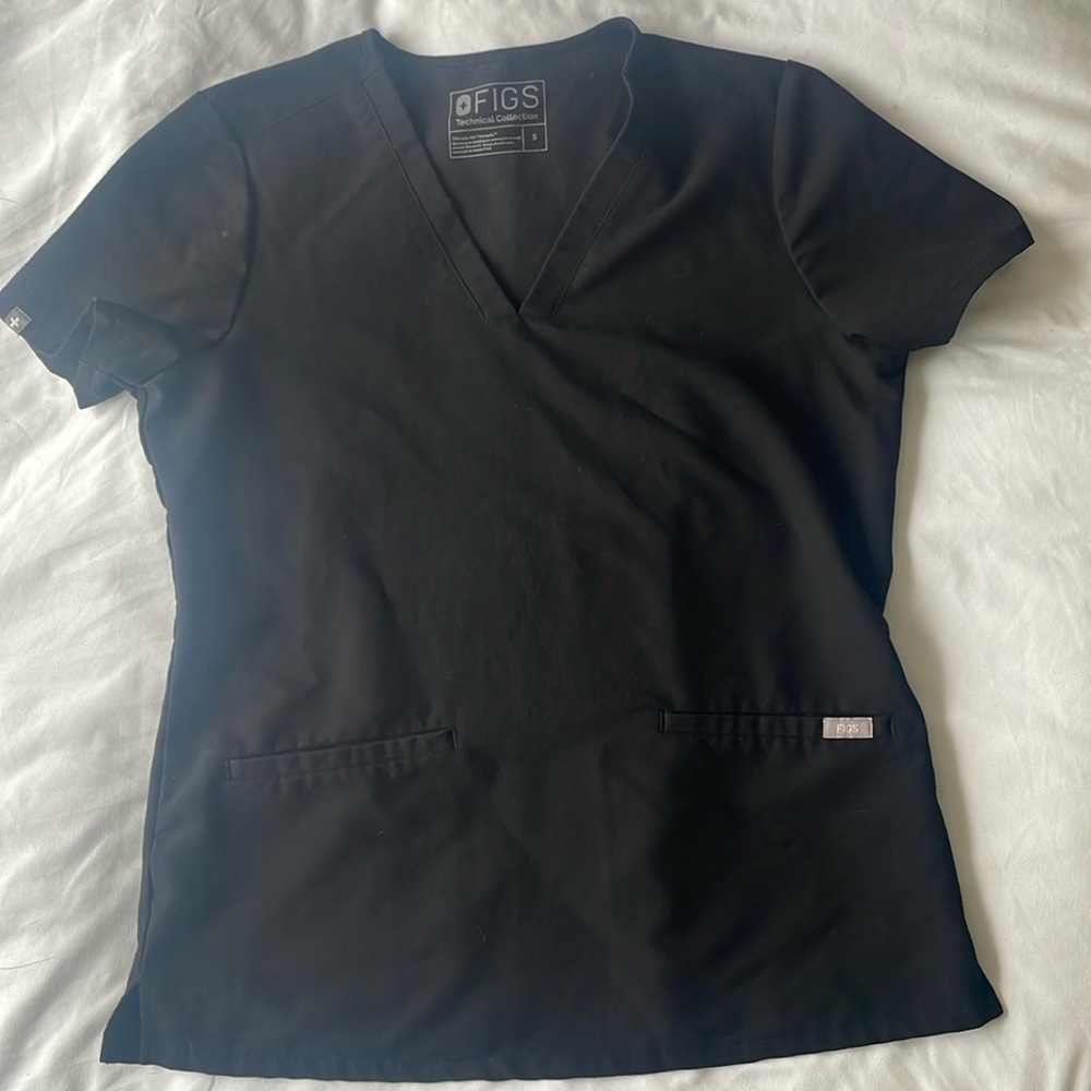 Black figs scrub top